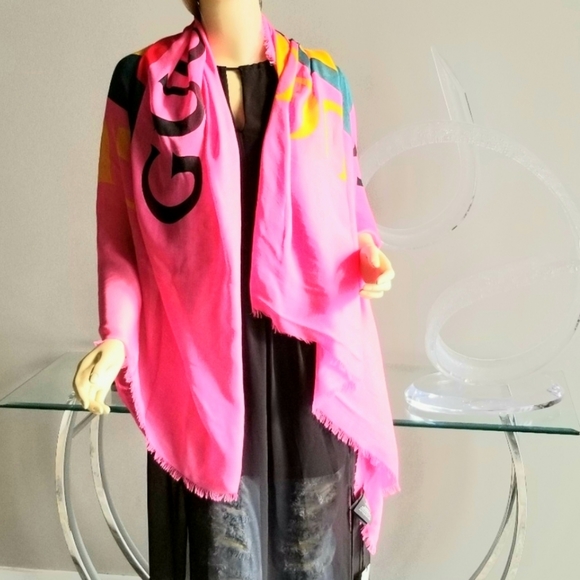 GENUINE GUCCI LOGO SCARF - Picture 7 of 7